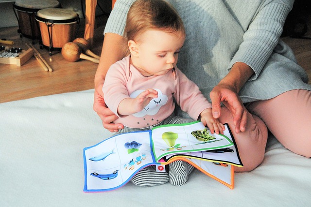 Het ultieme overzicht van baby speelgoed: van rammelaars en tummy-time matten tot schommels en educatieve spelletjes